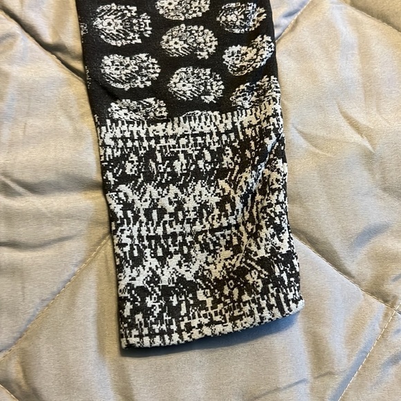 Black and gray leggings, super soft and thick, Sz S-M - Picture 4 of 8